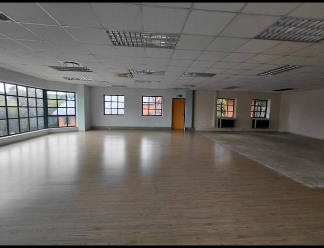 223M² OFFICE TO LET IN LYME PARK